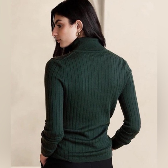 Banana Republic NWOT Merino Wool Turtleneck Sweater - Picture 2 of 7